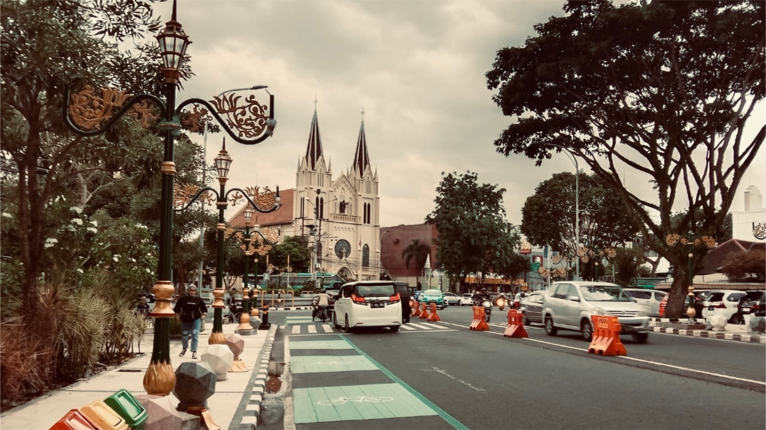 Kayutangan Latar